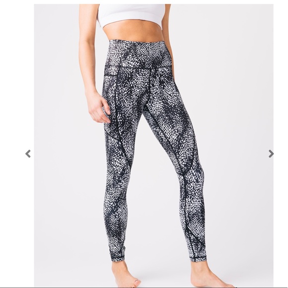 Zyia Black Viper Pocket Light n Tight Hi-Rise 7/8 24" size 8-10 - Picture 5 of 5